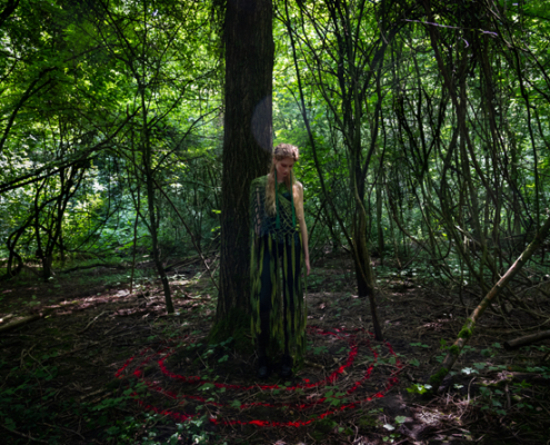 Green outfit in forest ritual - Fashion photography Ruud van Ooij